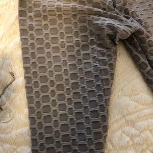 Booty sculpting tik Tok leggings.